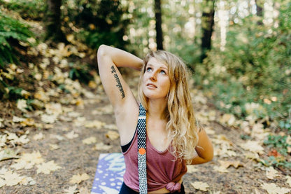Bowie Yoga Strap – White Stretching Strap w/ Metal Buckles | Yune Yoga